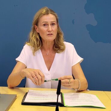 «Wir investieren auch in finanziell schwierigen Zeiten», betonte Finanzministerin Silke Schneider (Grüne). (Archivbild)