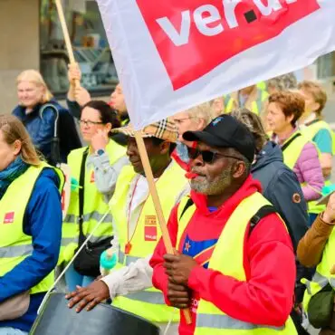 Wie hier in Kiel hatten Beschäftigte im Sommer mit Streikaktionen ihren Forderungen Nachdruck verliehen. (Archivbild)