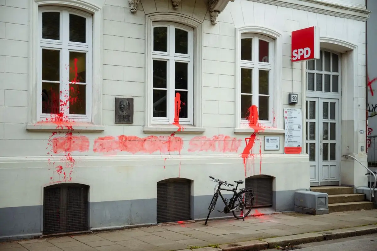 Bereits in der vergangenen Woche wurde die Fassade eines Hauses der SPD beschmiert. (Archivbild)