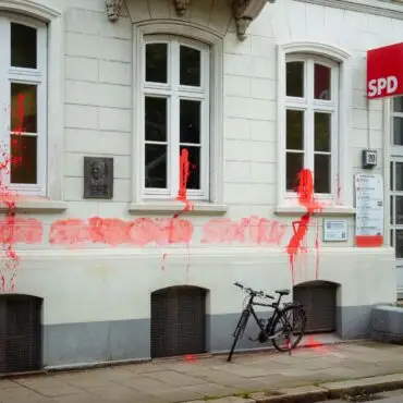 Bereits in der vergangenen Woche wurde die Fassade eines Hauses der SPD beschmiert. (Archivbild)
