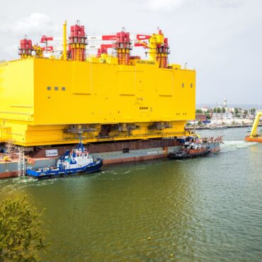 Die Konverterplattformen sind riesige Anlagen, die wie eine Ölbohrinsel im Meer verankert werden.