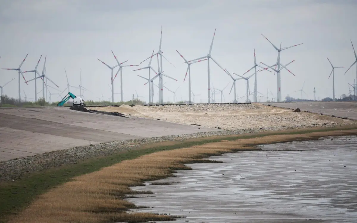 Die Gesamtkosten für die Deichverstärkung am Eiderdamm Nord betragen rund 30 Millionen Euro. (Archivbild)