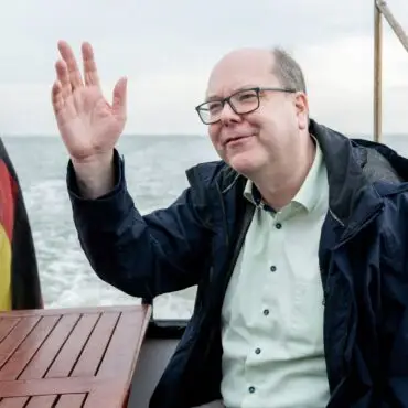 Niedersachsens Umweltminister Christian Meyer (Grüne) ist für eine Ausweitung der Ranger-Reviere im Nationalpark Wattenmeer. (Archivbild)