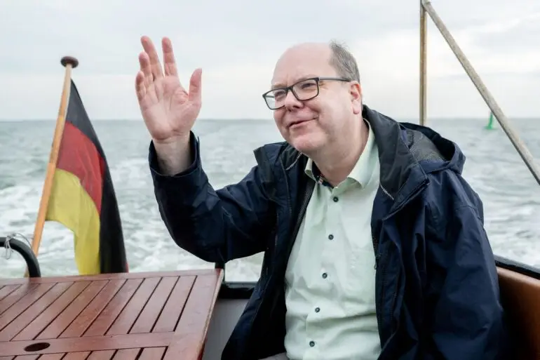 Niedersachsens Umweltminister Christian Meyer (Grüne) ist für eine Ausweitung der Ranger-Reviere im Nationalpark Wattenmeer. (Archivbild)