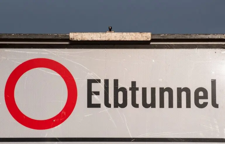 Der Elbtunnel wird am Freitagabend für 55 Stunden in beide Richtungen gesperrt. (Archivbild)