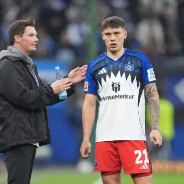 Muss lange auf seinen Kapitän verzichten: HSV-Trainer Merlin Polzin und der am Kreuzband verletzte Nicolai Remberg. (Archivbild)