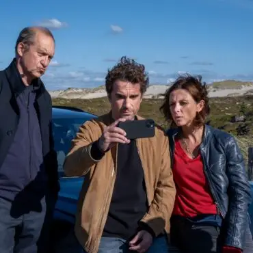 Carl Sievers (Peter Heinrich Brix, l-r), Hinnerk Feldmann (Oliver Wnuk) und Ina Behrendsen (Julia Brendler).
