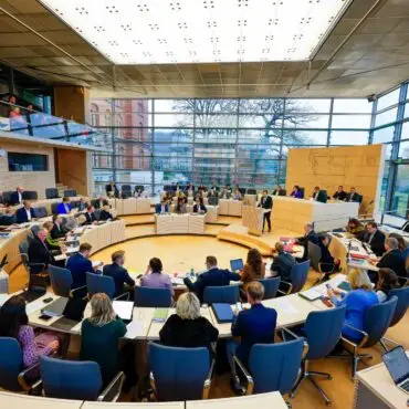 Der Landtag debattiert über Entlastungen für die Mitte der Gesellschaft. (Symbolbild)