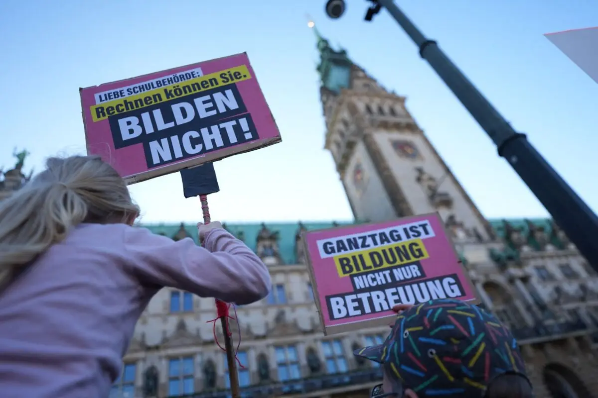Hunderte Kinder, Jugendliche und Eltern haben gegen Kürzungen im Bildungsbereich demonstriert.
