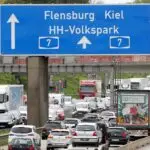 Der Weg Richtung Norden über die A7 kann mancherorts ziemlich lange dauern. (Archivbild)