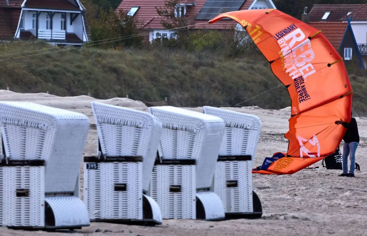Besonders an den Küsten tobt der Wind. (Archivbild)
