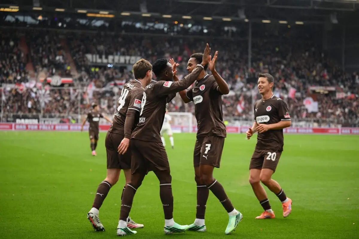 St. Pauli bejubelt den Treffer zum 1:0.