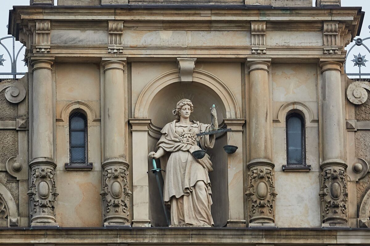 Die Hauptverhandlung findet vor einem Jugendschöffengericht unter Ausschluss der Öffentlichkeit statt. (Archivbild)