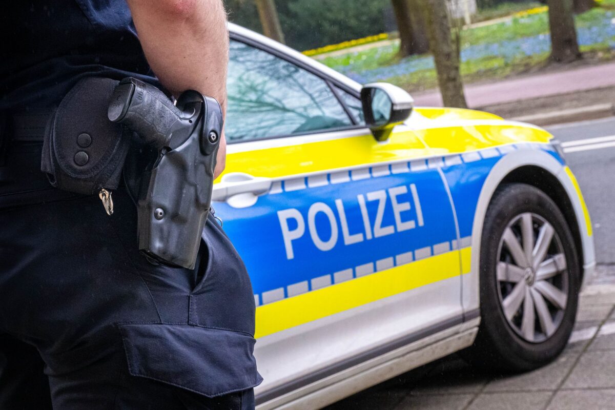 Die Beamten stellten bei der Unfallaufnahme fest, dass der Fahrer Alkohol getrunken hatte. (Symbolbild)