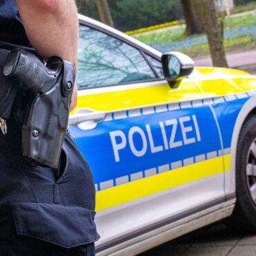 Die Beamten stellten bei der Unfallaufnahme fest, dass der Fahrer Alkohol getrunken hatte. (Symbolbild)