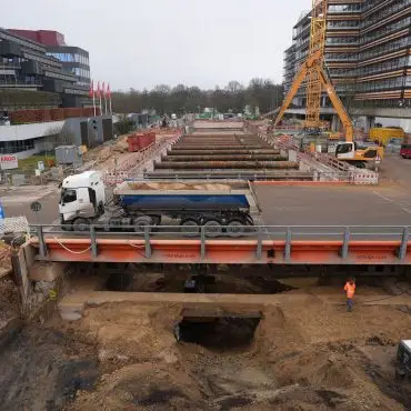 Die Stationen am Volkspark, an der Jarrestraße und der Universität können von den Hamburgern benannt werden. (Archivbild)