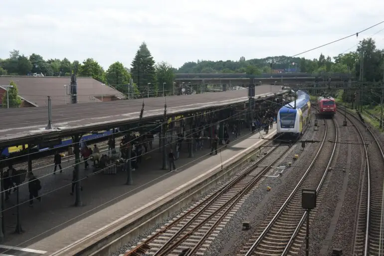 Wegen Bauarbeiten werden vier Wochen lang keine Regionalzüge zwischen Hamburg-Hauptbahnhof und Harburg verkehren. (Archivbild)