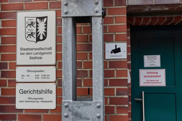 Die Staatsanwaltschaft Itzehoe ermittelt wegen des Verdachts des Vortäuschens einer Straftat gegen einen ehemaligen Bürgermeisterkandidaten. (Symbolbild)