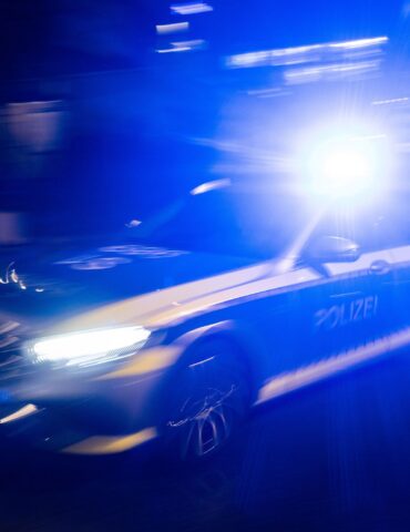 Unbekannte haben Hakenkreuze an mehrere Gebäude einer Schule in Hamburg-Othmarschen geschmiert. (Symbolbild)
