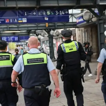 Die Bundespolizei hat einen 48-Jährigen in Gewahrsam genommen, der 4,04 Promille hatte. (Archivbild)