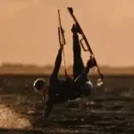 Nelly Heinsohn beim Kitesurfen auf der Nordsee vor Föhr – die 22-Jährige begeistert sich für spektakuläre Big-Air-Sprünge.