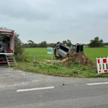 Baggerarbeiten bei Goting auf Föhr, bei denen ein wichtiges Verbindungskabel von Lünecom beschädigt wurde