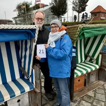 Ausrangierte Strandkörbe bei der Strandkorbversteigerung am Binnenhafen in Wyk auf Föhr