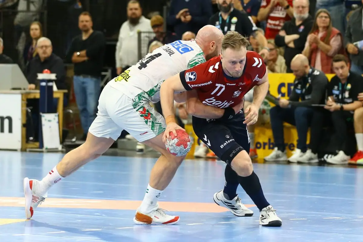 Luca Witzke (r) feierte sein Comeback für die SG Flensburg-Handewitt. (Archivbild)