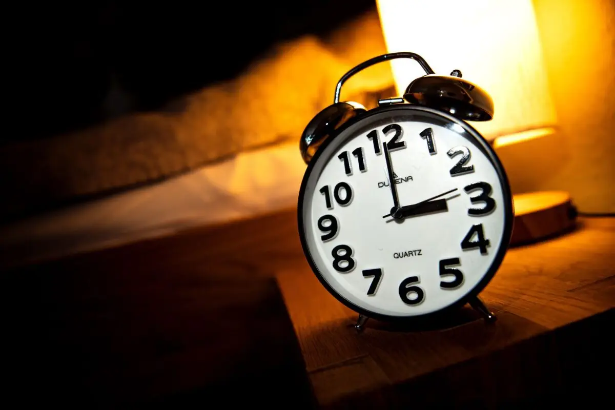 Am Ende der Sommerzeit wie Uhr wird um eine Stunde zurückgestellt. (Symbolbild)