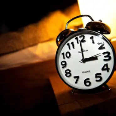 Am Ende der Sommerzeit wie Uhr wird um eine Stunde zurückgestellt. (Symbolbild)