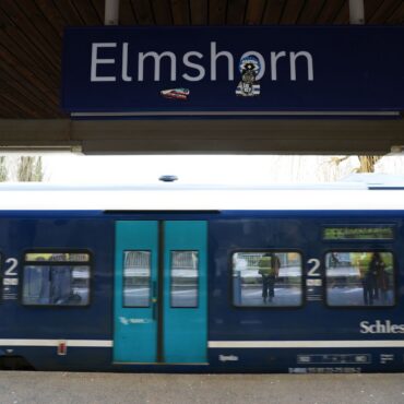 Der Bahnhof Elmshorn soll zusätzliche Gleisanschlüsse erhalten. (Archivbild)