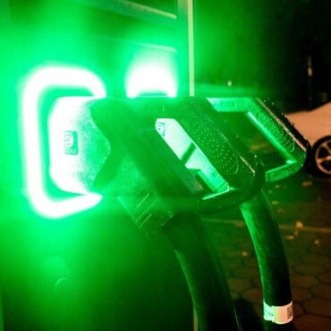 Beim Ausbau der Ladeinfrastruktur für E-Autos kommt Hamburg voran. (Symbolfoto)