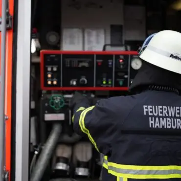 Die Feuerwehr hat 31 Menschen vorsorglich in Sicherheit gebracht. (Symbolbild)