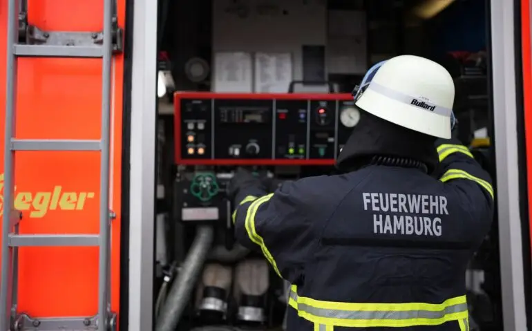 Die Feuerwehr hat 31 Menschen vorsorglich in Sicherheit gebracht. (Symbolbild)