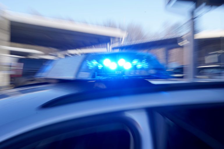 Die Polizei musste wegen zweiter Unfälle auf der A24 ausrücken - am Abend droht eine Vollsperrung Richtung Hamburg. (Archivbild)