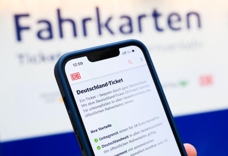 Kommt bald die kleine Schwester des Deutschlandtickets? (lllustration)