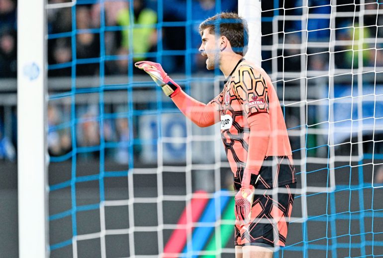 Bleibt beim FC St. Pauli: Der neue Stammtorwart Ben Voll. (Archivbild)