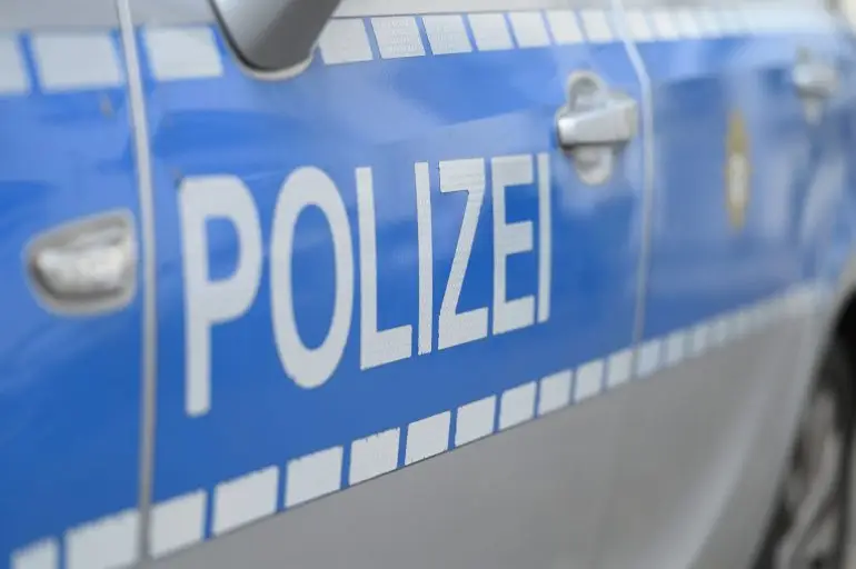 Ein Mann wurde bei einem Betriebsunfall in Lübeck leicht verletzt. (Symbolbild)