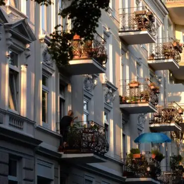 Im Jahresvergleich sind die Angebotsmieten in Hamburg am stärksten gestiegen. (Archivbild)