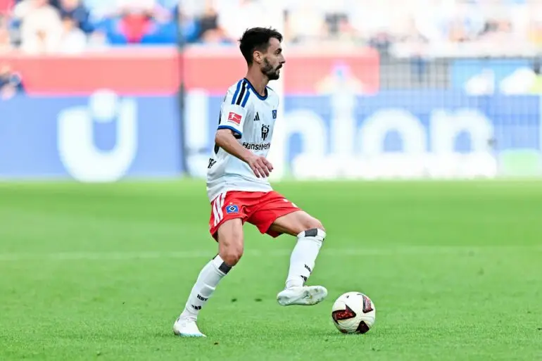 Gegen Stuttgart im Fokus: HSV-Techniker Fabio Vieira.