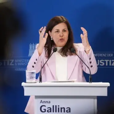 Die Vorsitzende der Justizministerkonferenz tritt für eine bessere Entschädigung von Hinterbliebenen ein. (Archivbild)