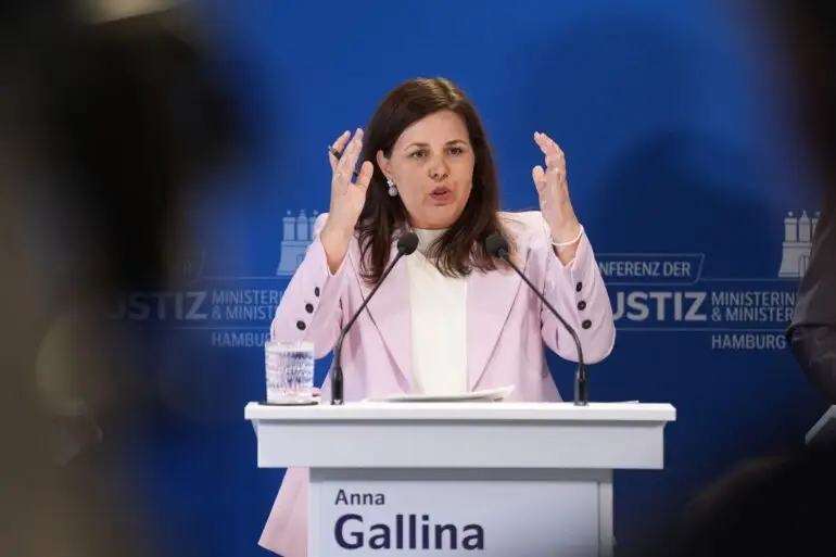 Die Vorsitzende der Justizministerkonferenz tritt für eine bessere Entschädigung von Hinterbliebenen ein. (Archivbild)