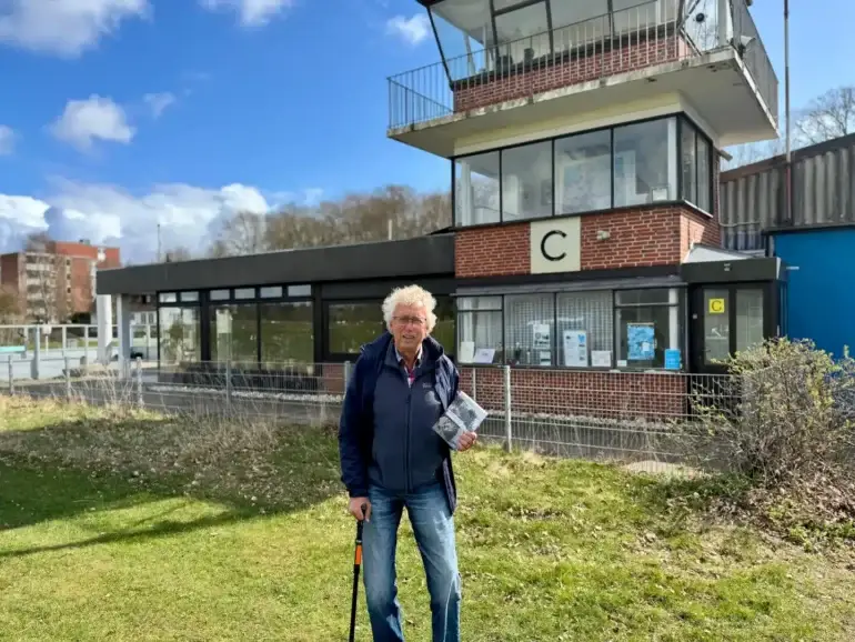 Hans-Jürgen Ruck am Flugplatz in Wyk auf Föhr
