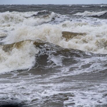 Für Sonntag wird ein Hochwasser an der deutschen Ostseeküste erwartet. (Archivbild)