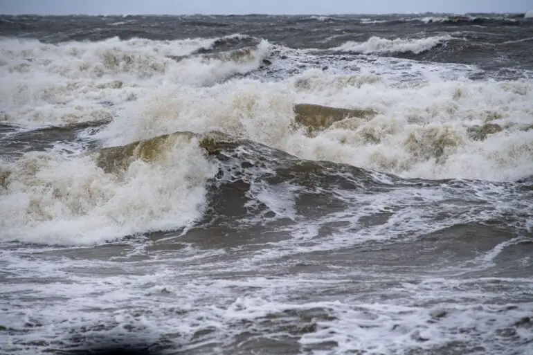Für Sonntag wird ein Hochwasser an der deutschen Ostseeküste erwartet. (Archivbild)