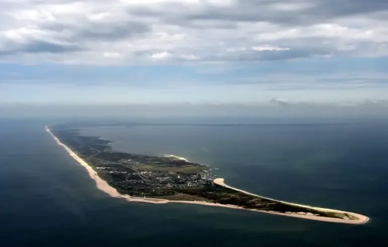 Mitgliederversammlung der Insel- und Halligkonferenz in Kampen auf Sylt zu den Themen medizinische Versorgung, Wohnraum, Energiewende und Küstenschutz.