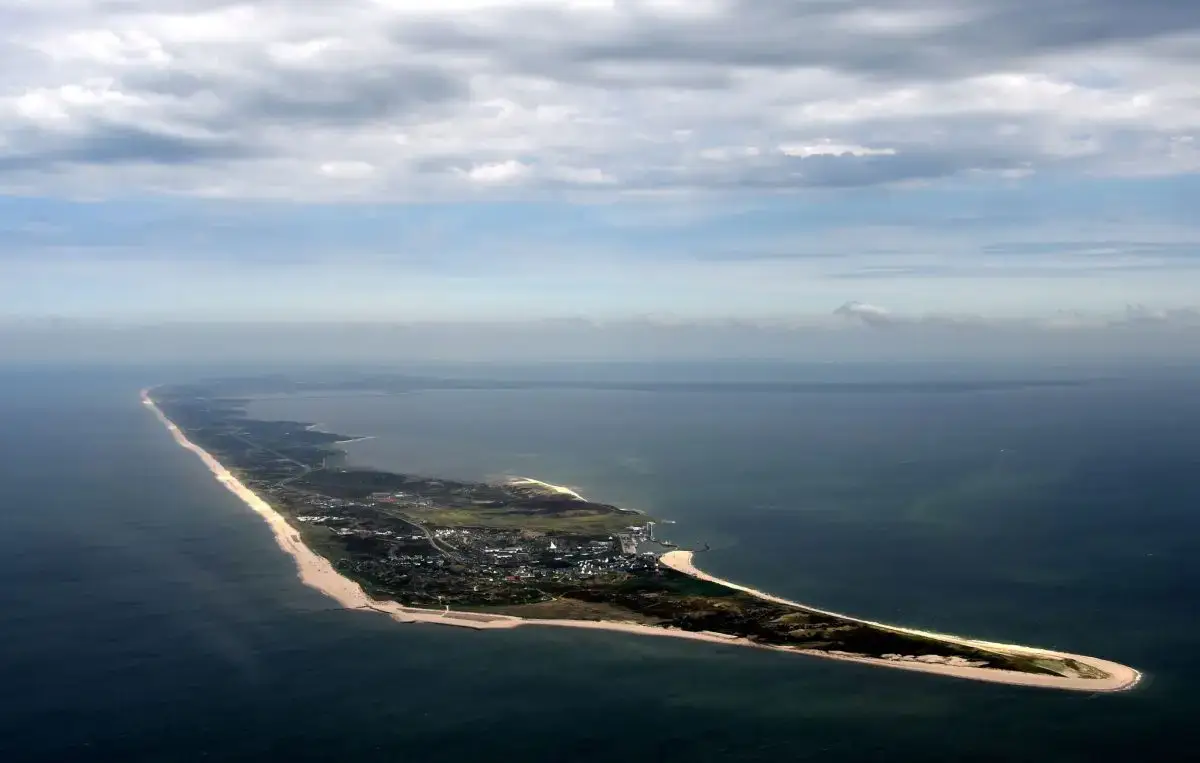 Mitgliederversammlung der Insel- und Halligkonferenz in Kampen auf Sylt zu den Themen medizinische Versorgung, Wohnraum, Energiewende und Küstenschutz.