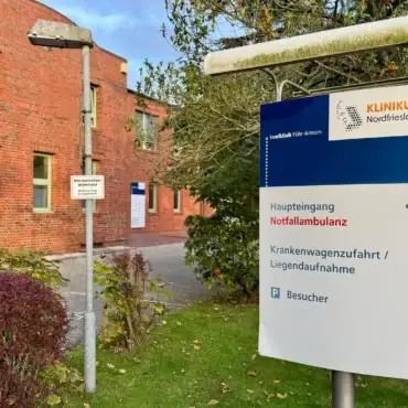 Inselradio Föhr-Reporter Stefan Gaul kommentiert die drohende Schließung der bisherigen Notaufnahme der Inselklinik Föhr-Amrum ab 2028.