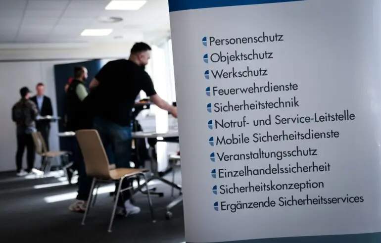 Im Hamburger Sicherheitsgewerbe arbeiten rund 10.000 Menschen. (Archivbild)