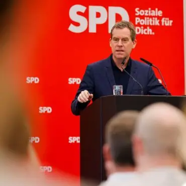 Nord-SPD-Chef Ulf Kämpfer ist für das Festhalten an einer Doppelspitze der Partei. (Archivbild)